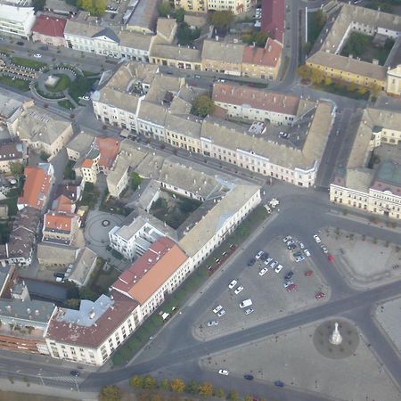 Foter Panzio Hotel Байя Екстериор снимка