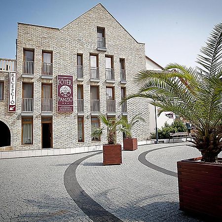 Foter Panzio Hotel Байя Екстериор снимка