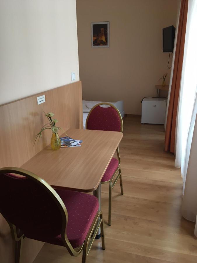 Foter Panzio Hotel Байя Екстериор снимка