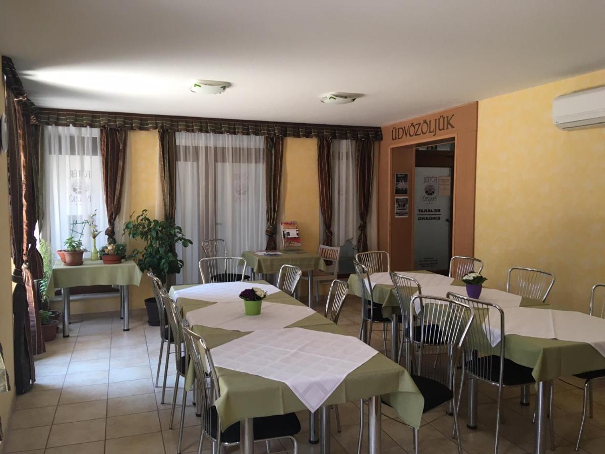Foter Panzio Hotel Байя Екстериор снимка