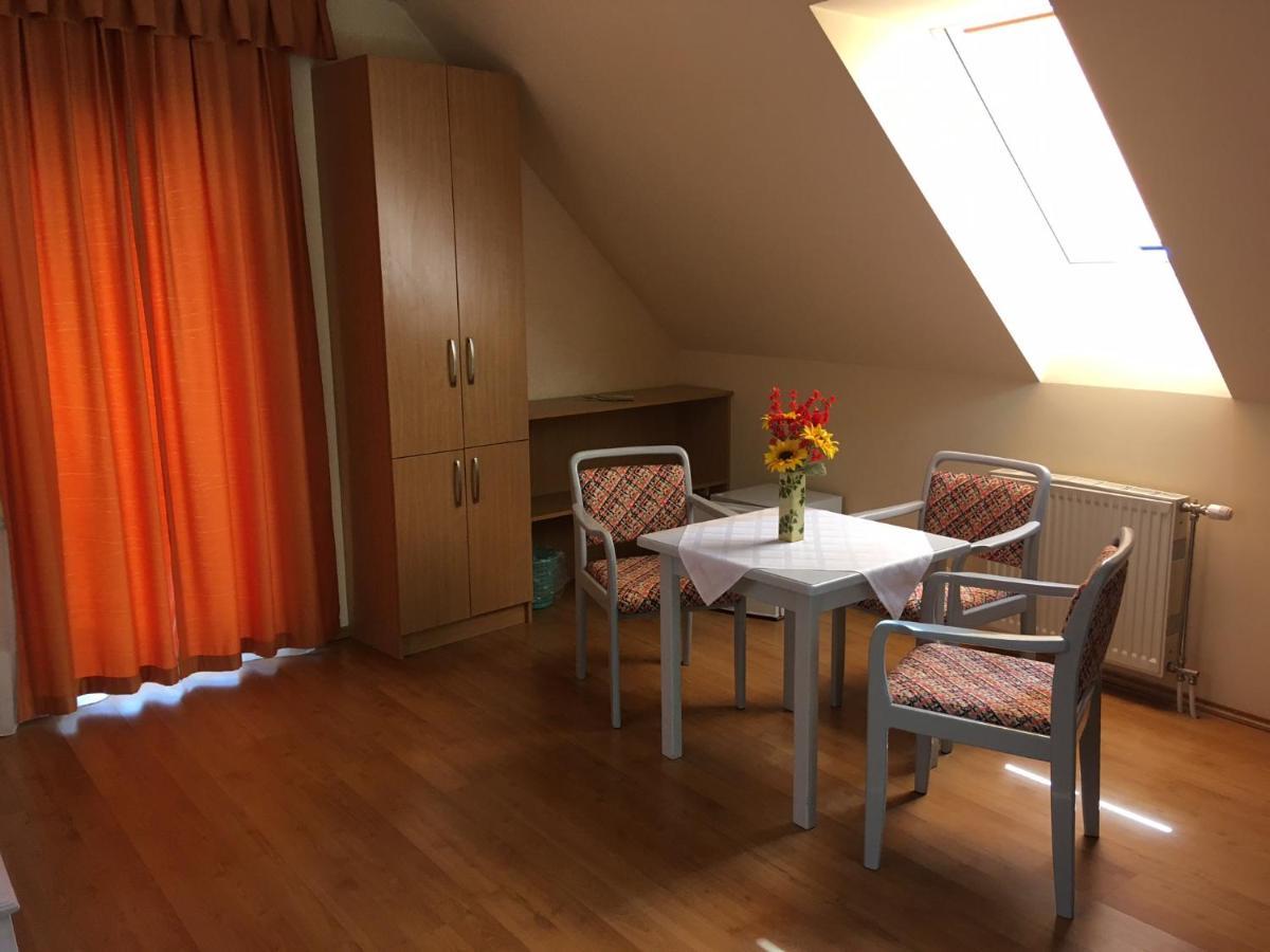 Foter Panzio Hotel Байя Екстериор снимка