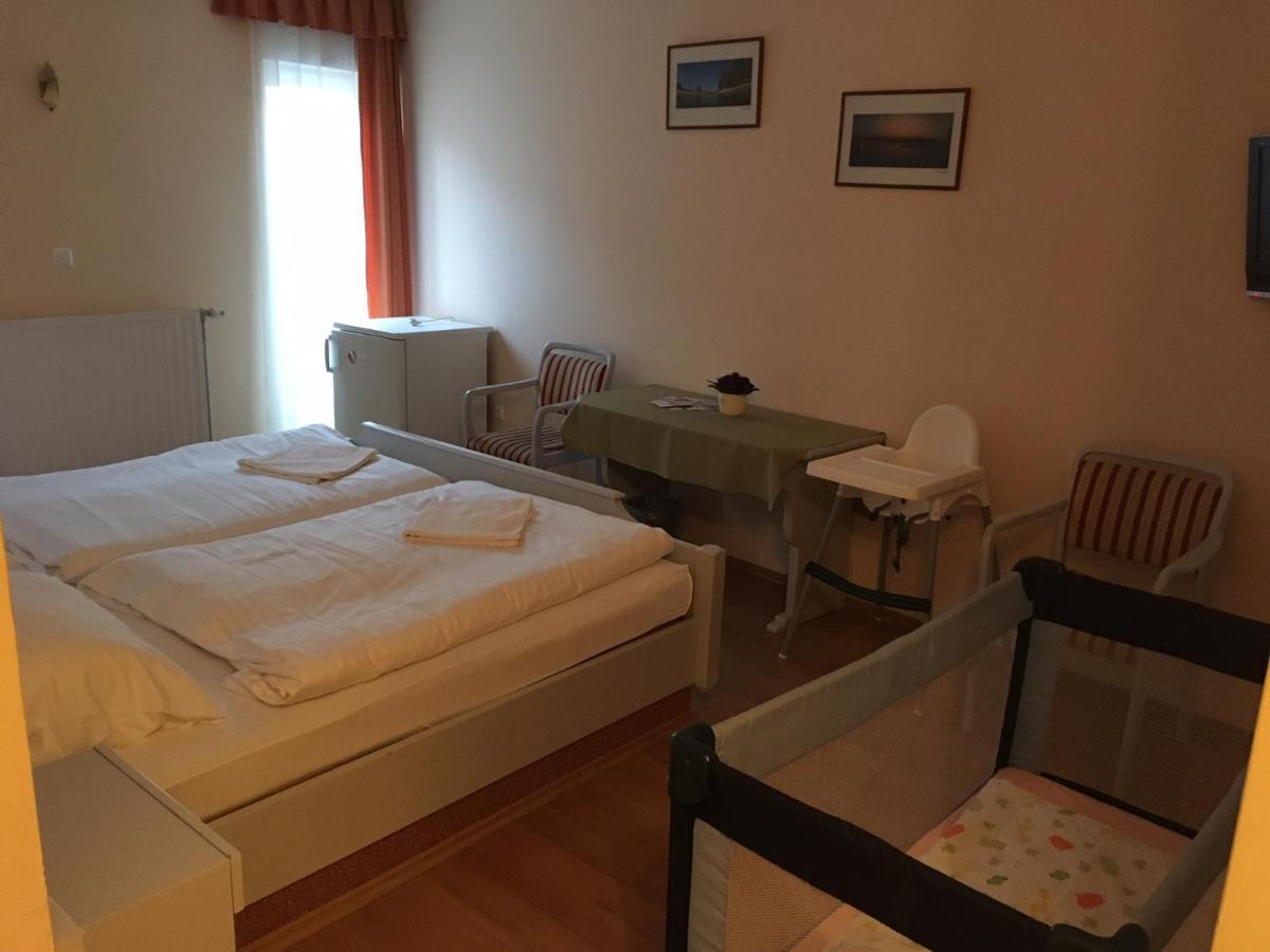 Foter Panzio Hotel Байя Екстериор снимка