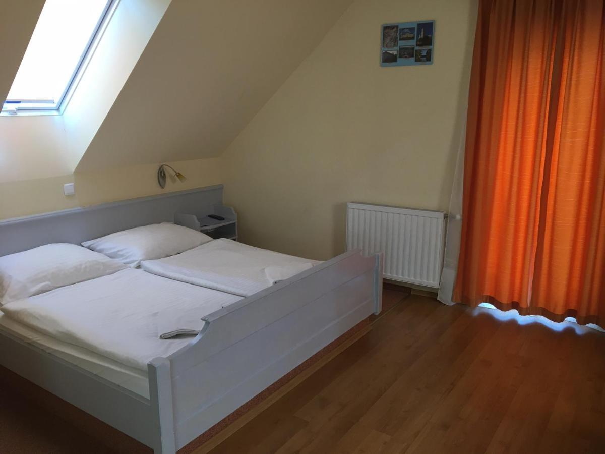 Foter Panzio Hotel Байя Екстериор снимка