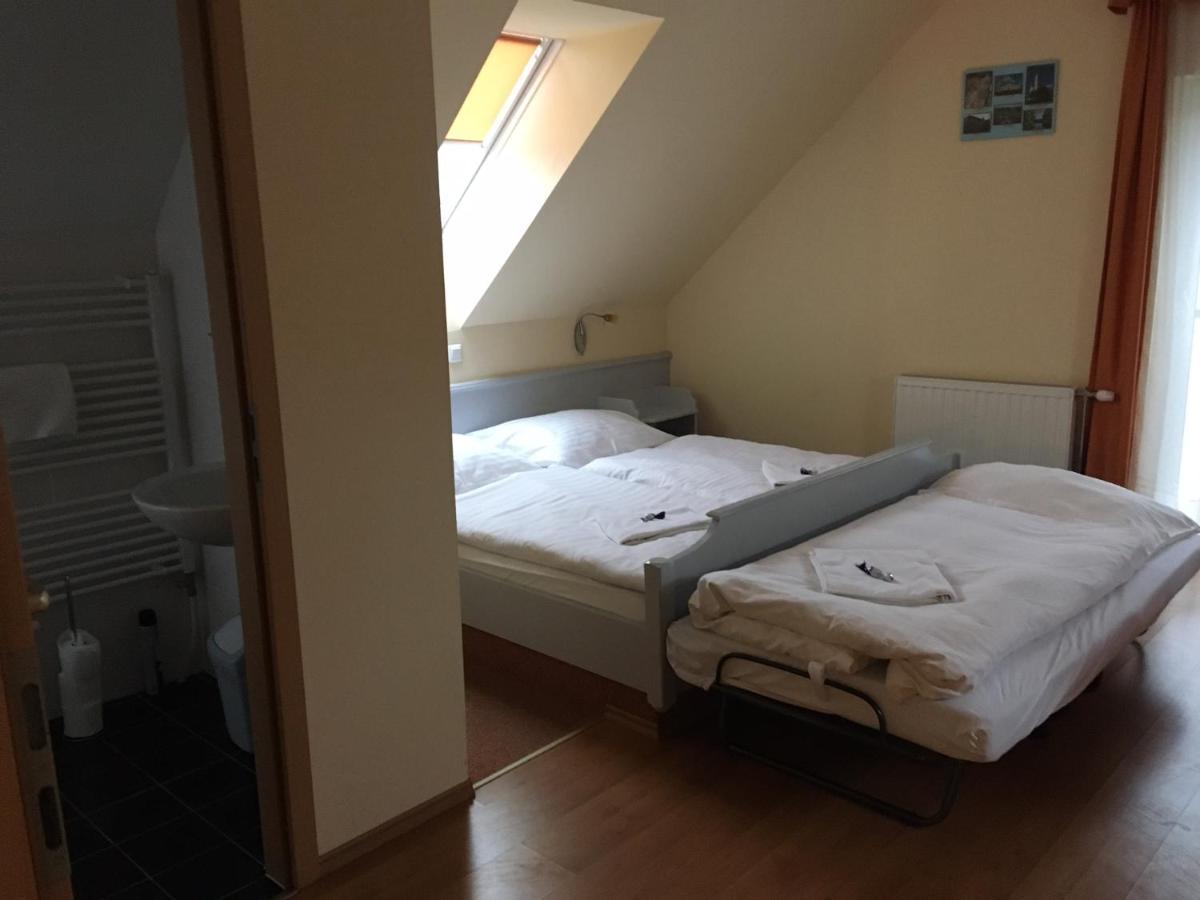 Foter Panzio Hotel Байя Екстериор снимка