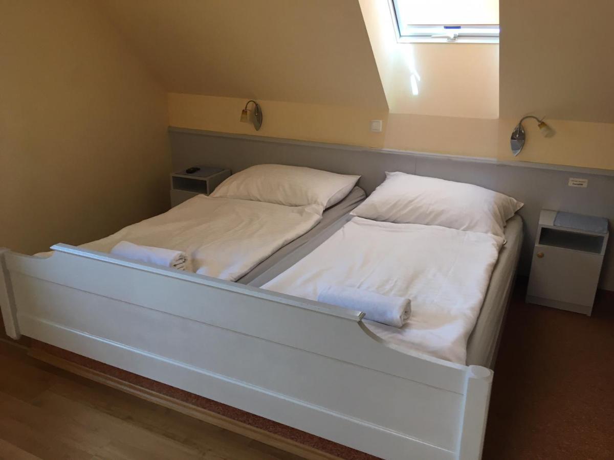 Foter Panzio Hotel Байя Екстериор снимка