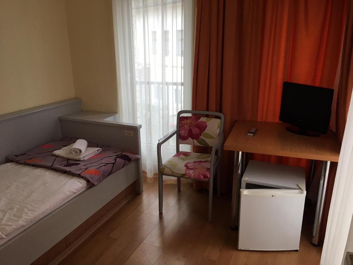 Foter Panzio Hotel Байя Екстериор снимка