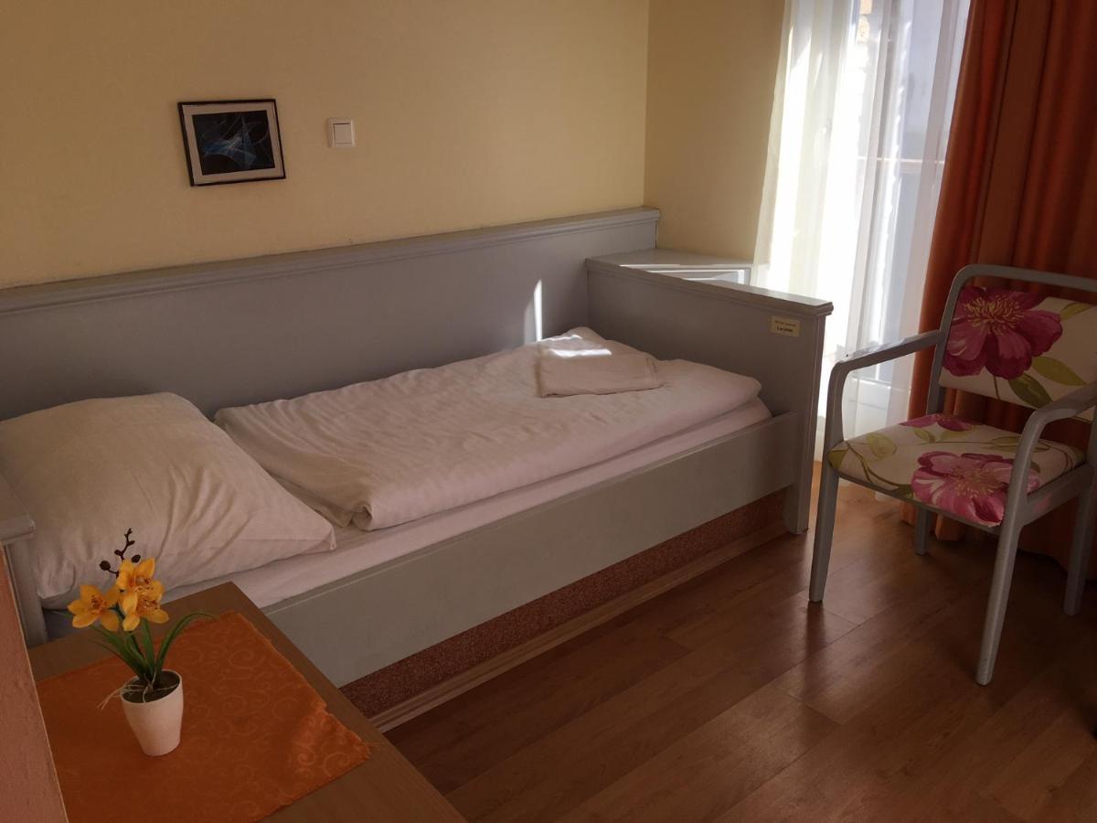 Foter Panzio Hotel Байя Екстериор снимка
