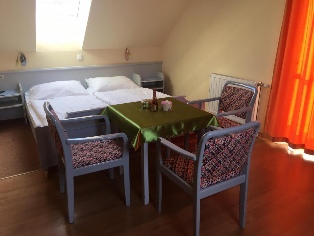 Foter Panzio Hotel Байя Екстериор снимка