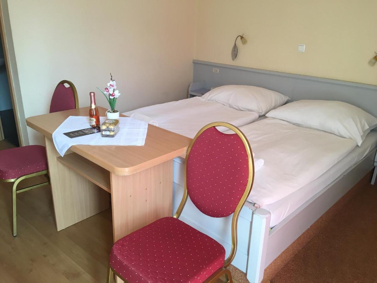 Foter Panzio Hotel Байя Екстериор снимка